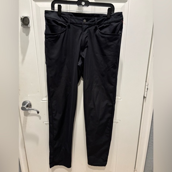 Lululemon ABC Pant Classic *34"
Obsidian - Picture 3 of 5